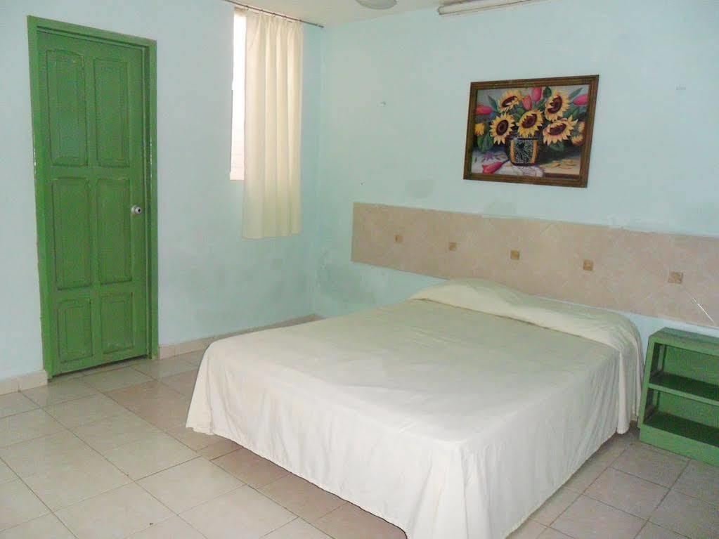 Hotel Aventura Merida Bagian luar foto